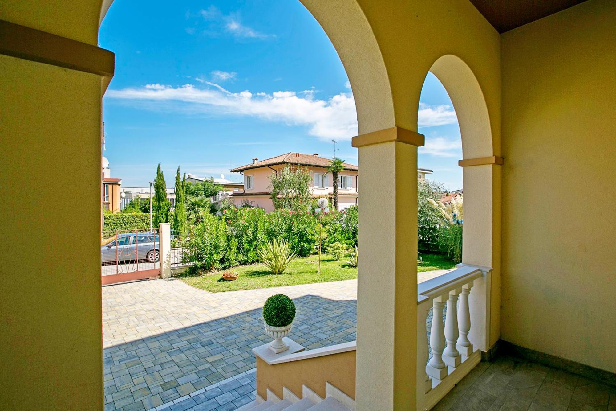 Villa Mimosa - Appartamento 1 - Happy Rentals Desenzano del Garda Luaran gambar