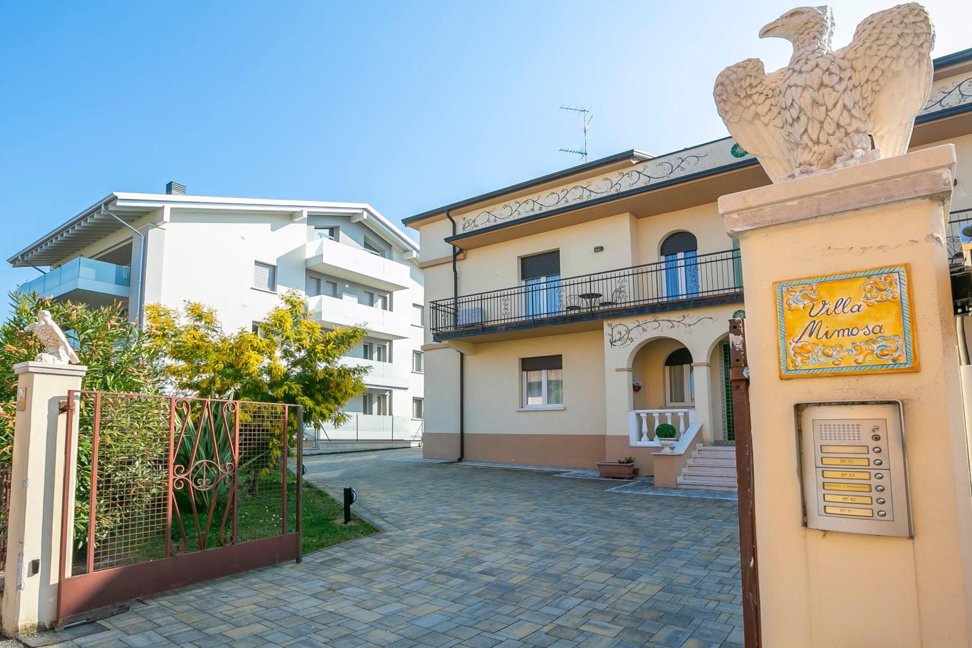Villa Mimosa - Appartamento 1 - Happy Rentals Desenzano del Garda Luaran gambar