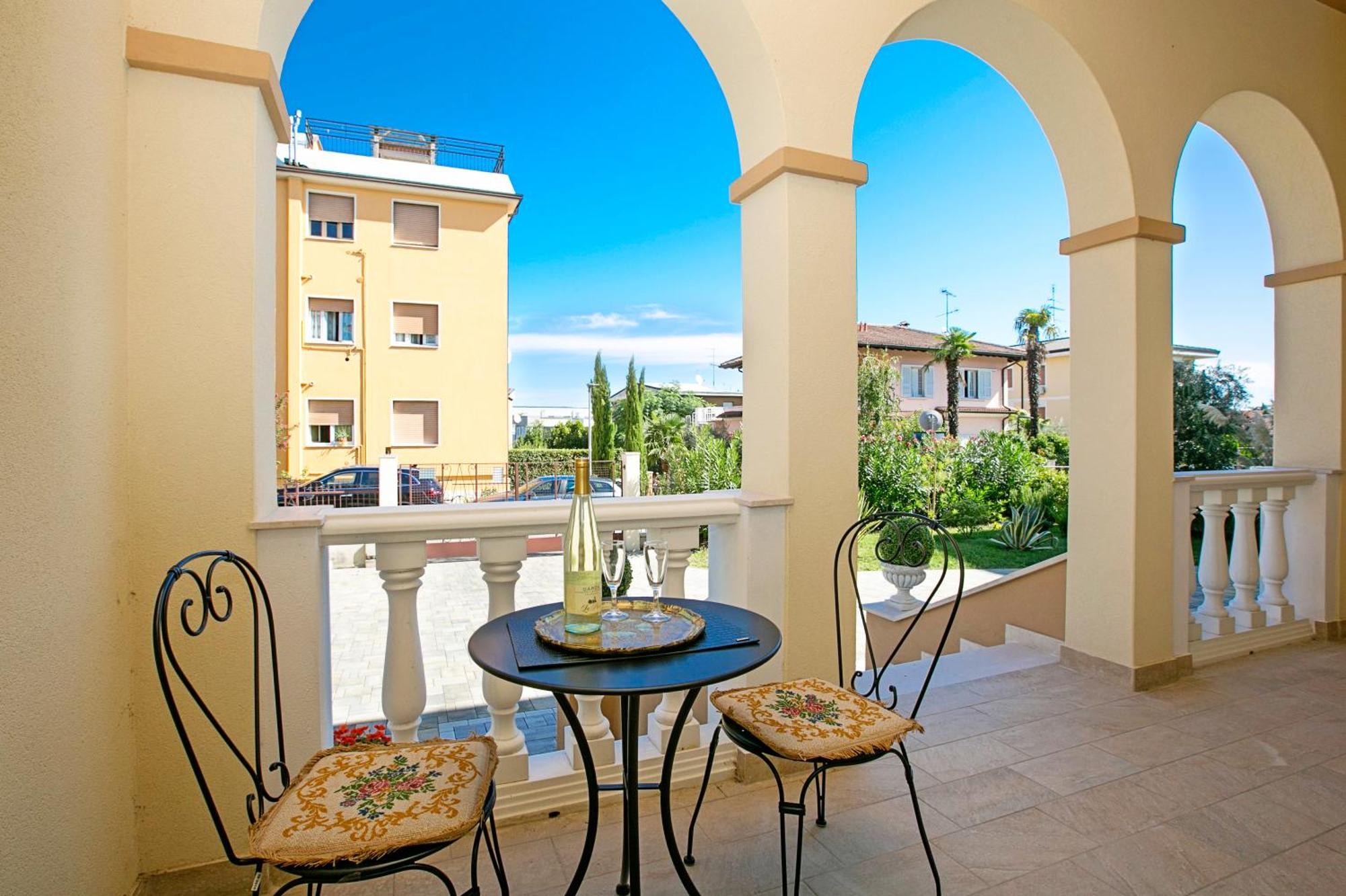 Villa Mimosa - Appartamento 1 - Happy Rentals Desenzano del Garda Luaran gambar